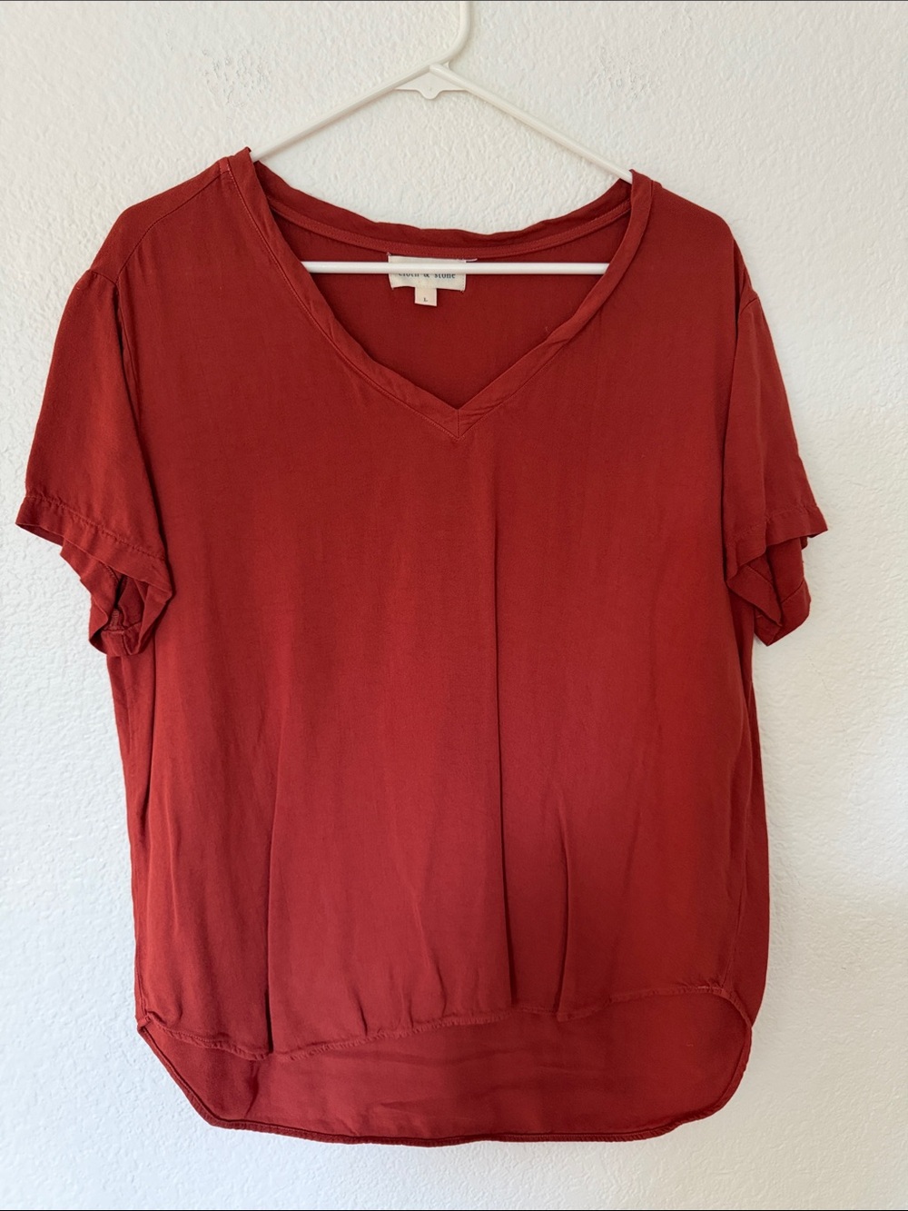 cloth & stone Short Sleeve V-Neck Top - Rust Red